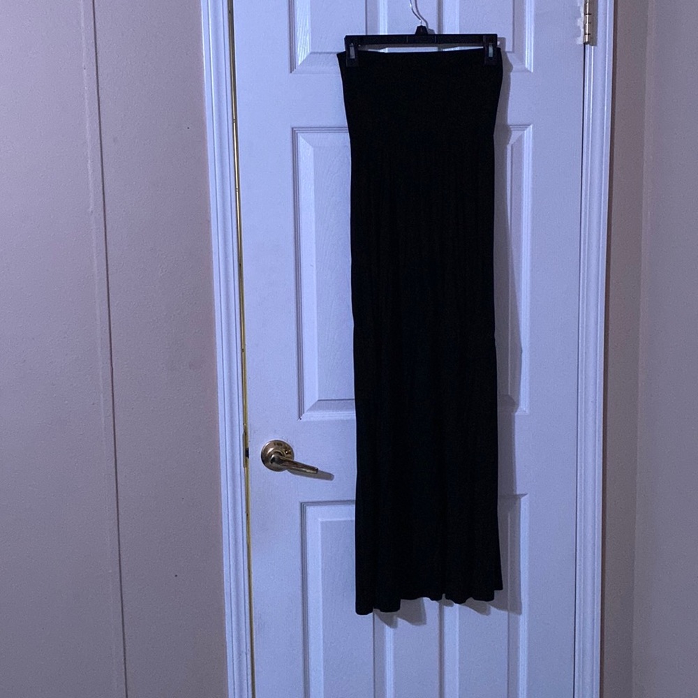 Kenar, long, strapless black dress.